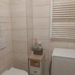 Que Apartment *