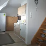 Que Apartment *