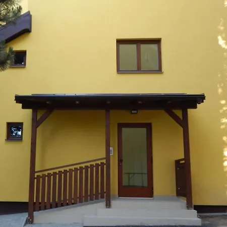 Que Apartment *