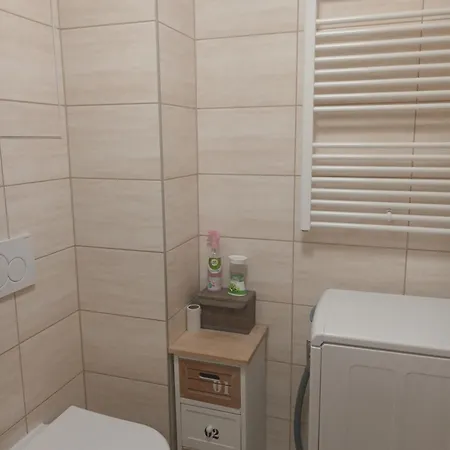 Que Apartment *